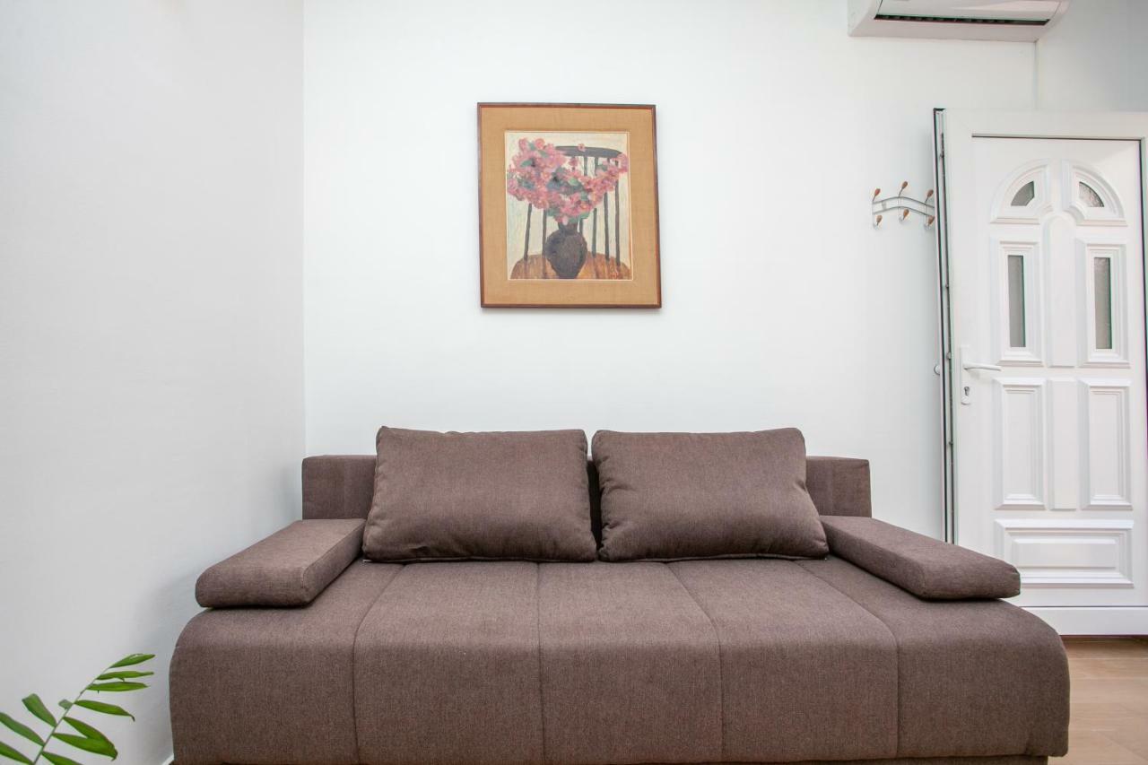 Ap Punta Next To Sandy Beach, Apartment With Garden Omiš Exterior foto