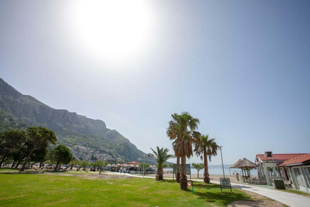 Ap Punta Next To Sandy Beach, Apartment With Garden Omiš Exterior foto