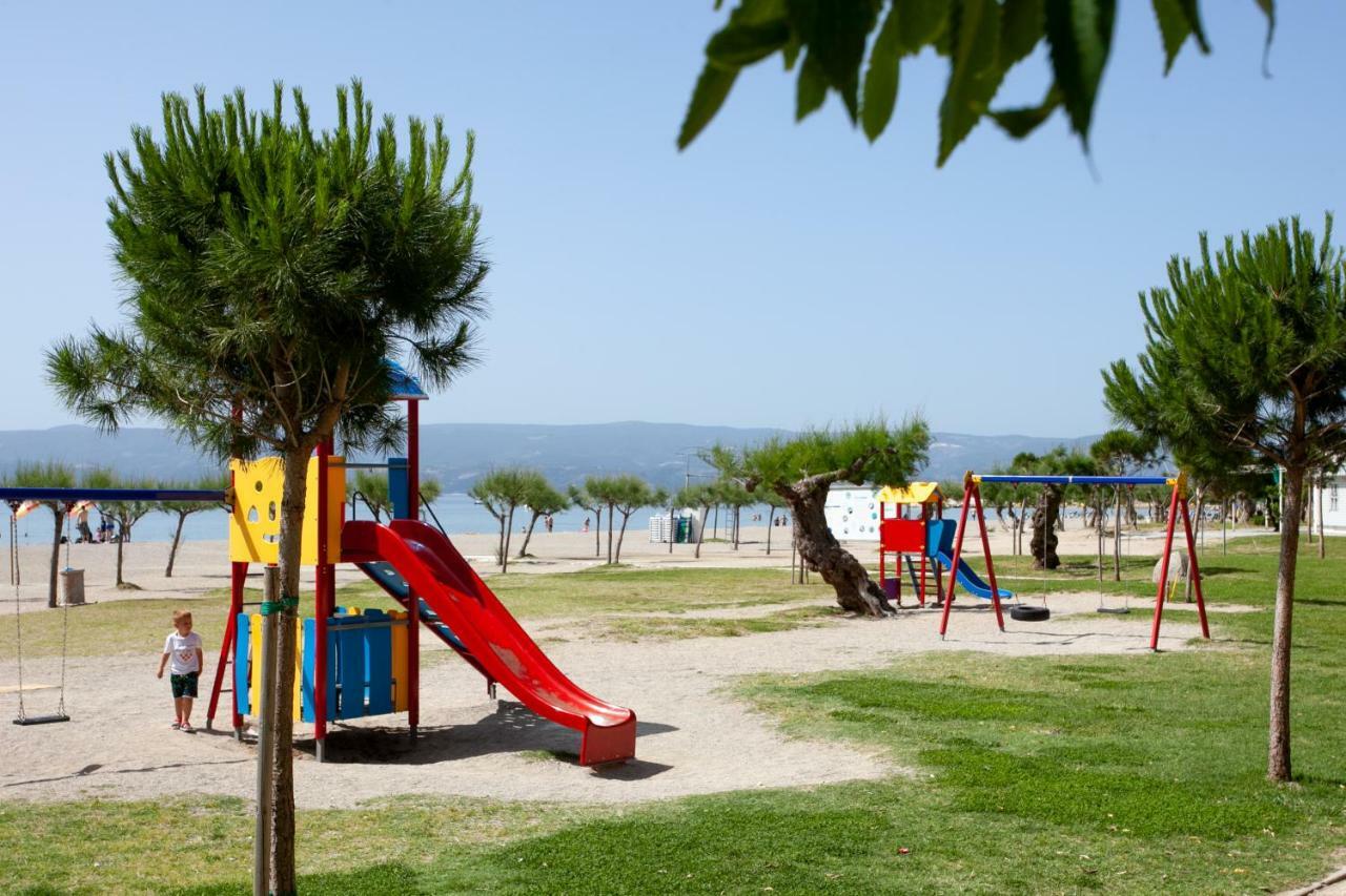 Ap Punta Next To Sandy Beach, Apartment With Garden Omiš Exterior foto